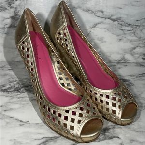 Lilly Pulitzer resort gold, metallic wedge, peep, toe shoes